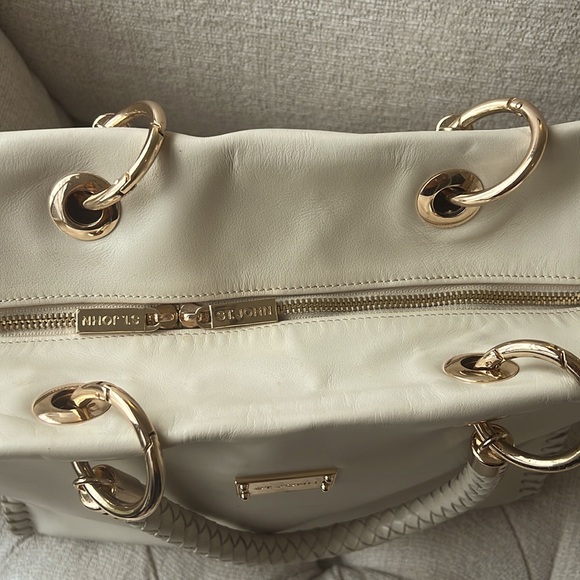 St. John Vanilla/Gold Hand bag. - Picture 4 of 9